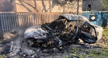 Двоє поранених і спалена автівка: росіяни атакували Запорізький район