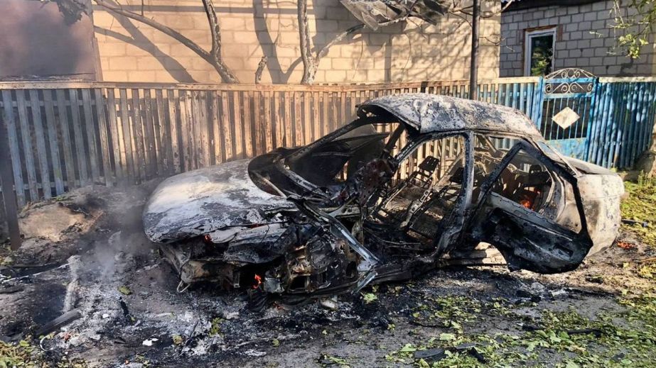 Двое раненых и сожженный автомобиль: россияне атаковали Запорожский район