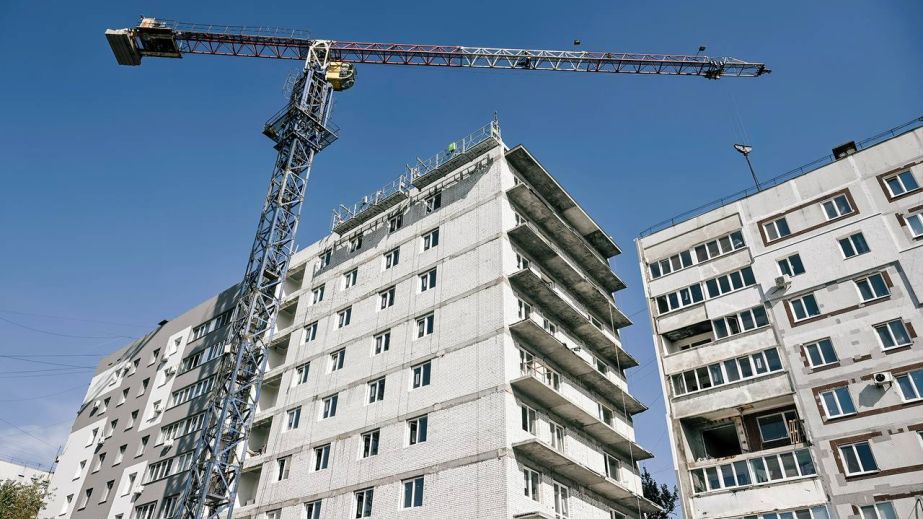 Зруйнований під’їзд відбудували у запорізькій багатоповерхівці – кадри