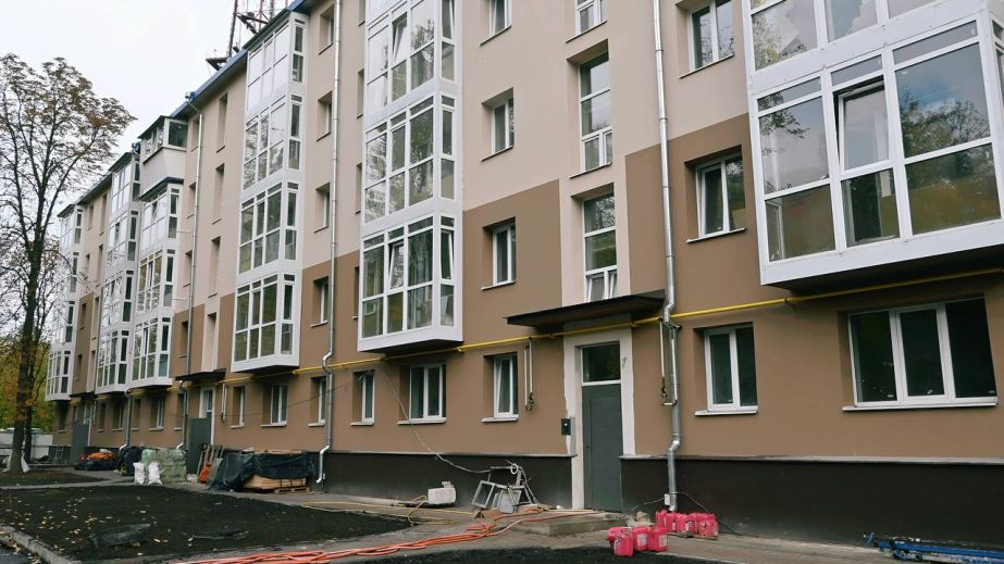 Як відновлюють пошкоджену п’ятиповерхівку у центрі Запоріжжя – кадри