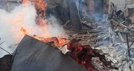 Сараи с дровами пылали на Запорожье после российских обстрелов – кадры