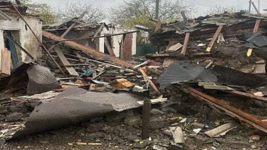 Разрушена школа, есть раненая: РФ атаковала поселок в Запорожском районе