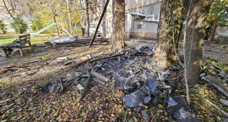 Вирва та вкрита уламками земля: запорізькі екологи обстежили місце удару