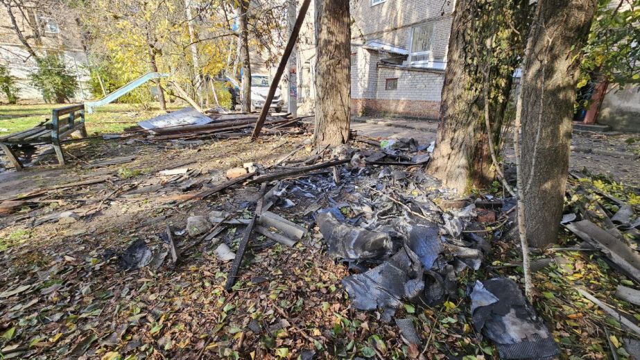 Вырва и покрытая обломками земля: запорожские экологи обследовали место удара