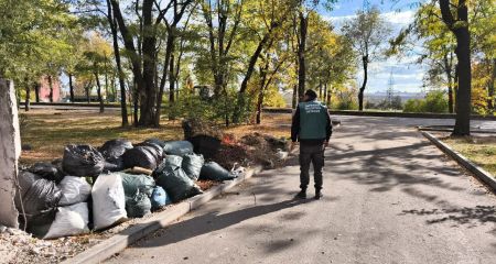Мішки зі сміттям знайшли між двома багатоповерхівками у Запоріжжі