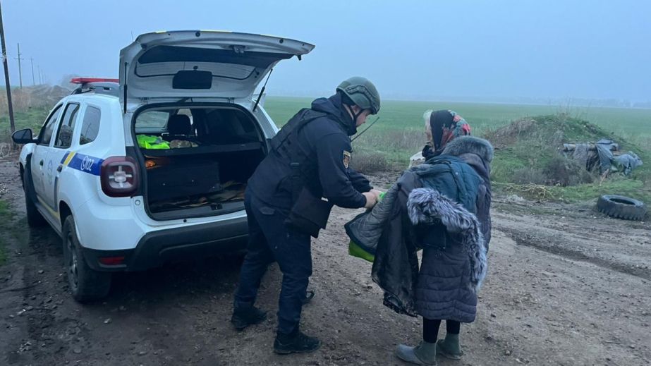 Группу из 15 человек эвакуировали полицейские на Запорожье