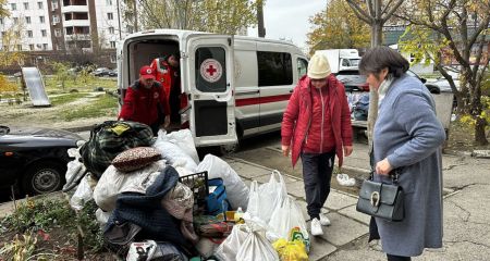 ДСНС показала порятунок жінок із прифронтового Гуляйполя на Запоріжжі