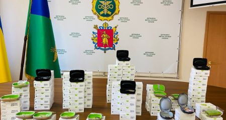 Запорожская таможня передала слуховые аппараты воспитанникам школы-интерната