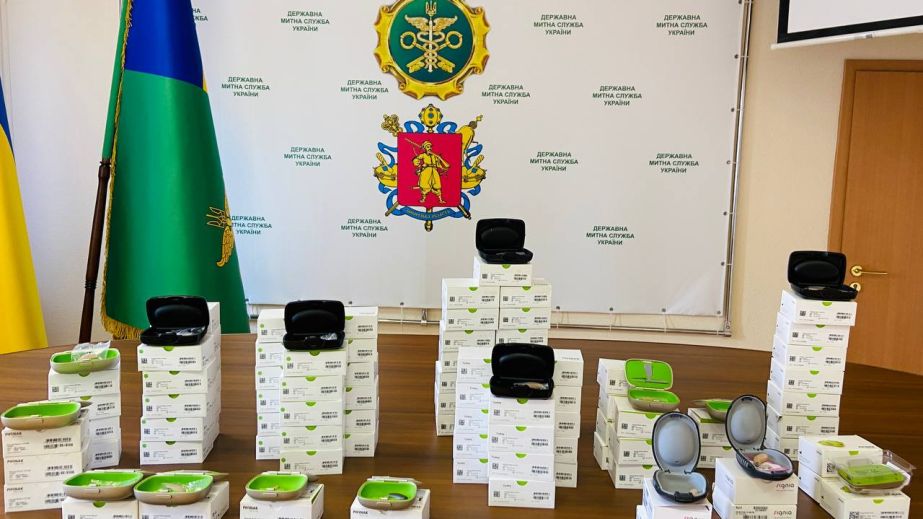 Запорожская таможня передала слуховые аппараты воспитанникам школы-интерната