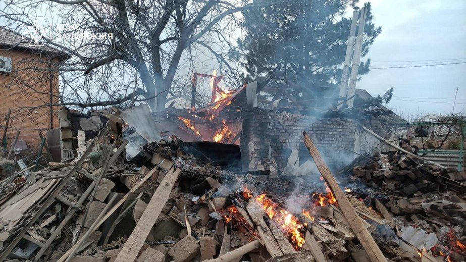 Через удари РФ у запорізькому Оріхові горіли будинок і споруди