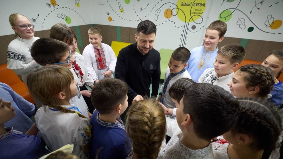 Зеленский посетил "подземную" школу в Запорожье – кадры