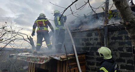 У Запоріжжі в гаражі загорілися меблі та електроквадроцикл