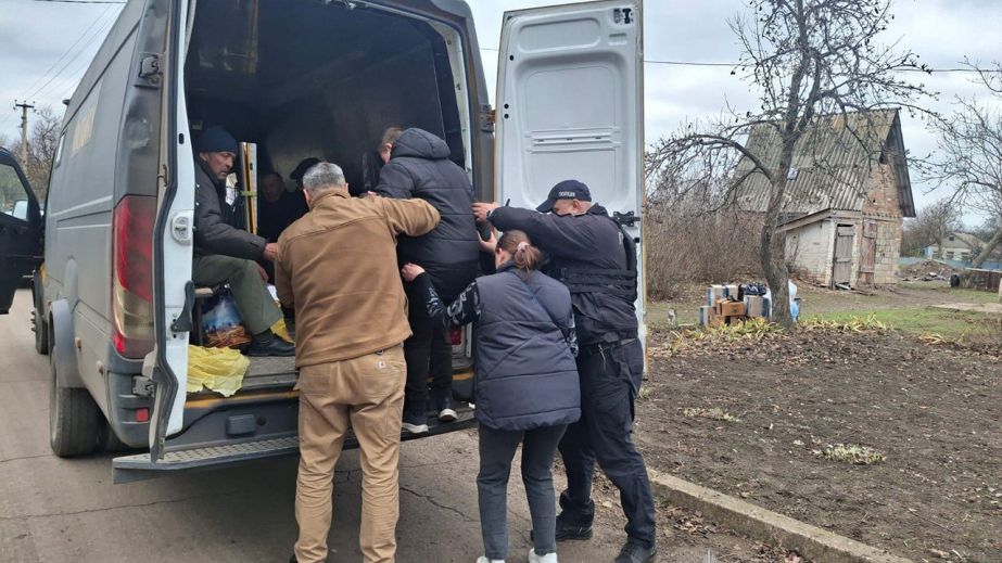 Еще 14 человек эвакуировали на Запорожье: среди них – двое детей