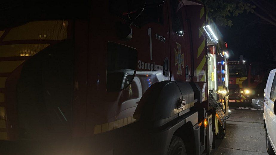 Чотирьох мешканців врятували з палаючої дев’ятиповерхівки в Запоріжжі