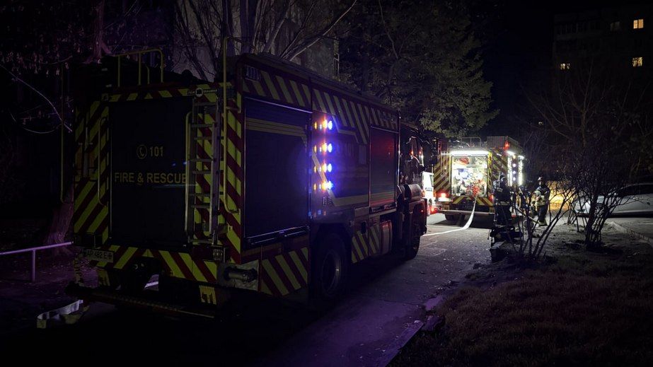 Пожар в Запорожье: из горящей многоэтажки спасли пятерых жителей