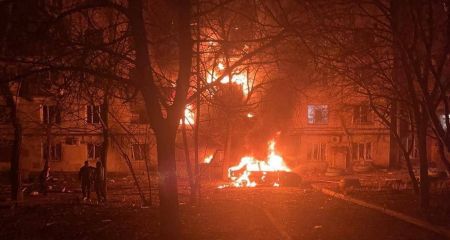 Пожар на нескольких этажах: враг ударил по многоэтажке в Запорожье