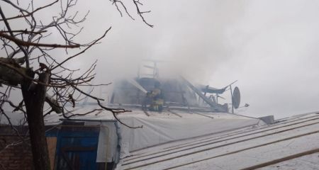 Учебное заведение и дом пылали на Запорожье из-за российских ударов