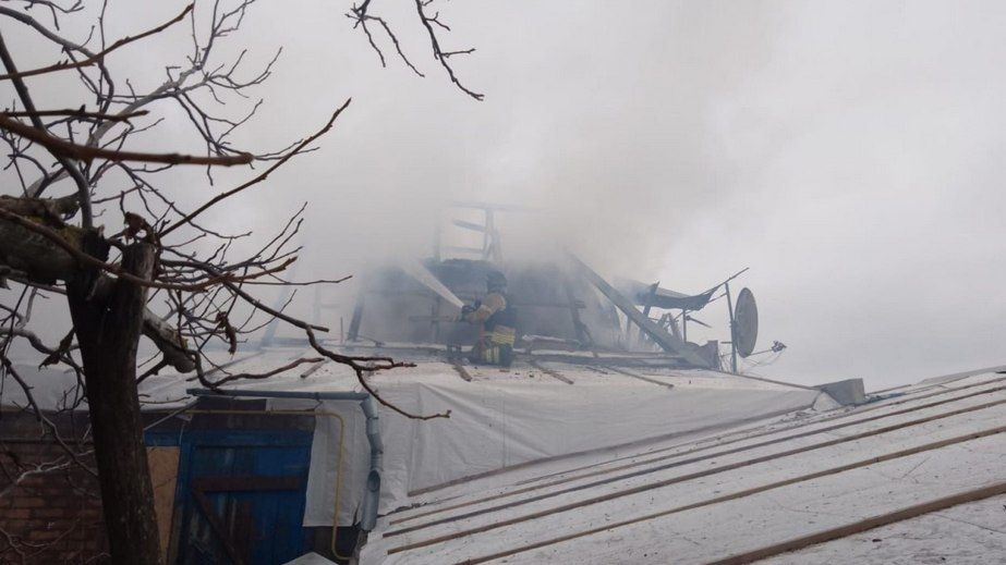 Навчальний заклад і будинок палали на Запоріжжі через російські удари