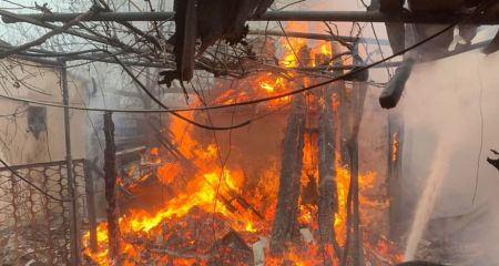 Підприємство та житлові будинки горіли на Запоріжжі після ворожих обстрілів