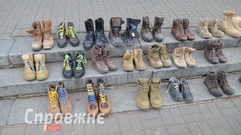 Берці на Соборному: у Запоріжжі нагадують про бранців і безвісти зниклих