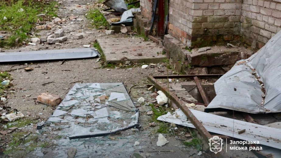 Наслідки атаки РФ у Запоріжжі ліквідовують майже 150 фахівців – кадри