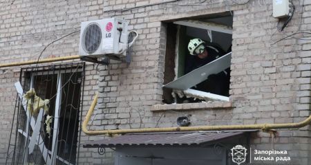 Гуртожиток та шість будинків постраждали від атаки РФ у Запоріжжі