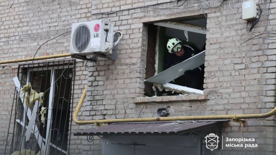 Общежитие и шесть домов пострадали от атаки РФ в Запорожье