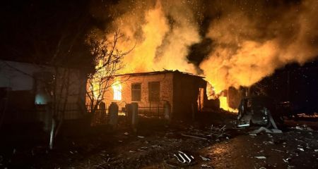 Підприємство, будинок і мікроавтобус горіли на Запоріжжі після обстрілів РФ