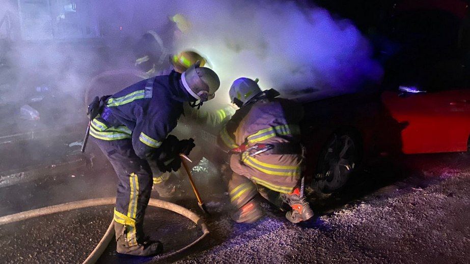 В одном из районов Запорожья горел автомобиль