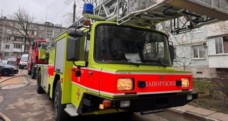 Пожежа в Запоріжжі: з палаючої квартири врятували чоловіка