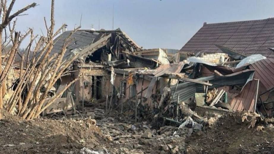 Росіяни вгатили по житловому будинку в Запоріжжі &ndash; наслідки