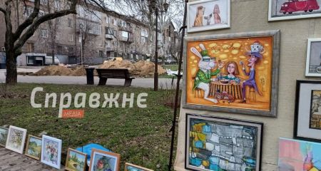 В Запорожье художники собрали подписи против туалета рядом со своим вернисажем