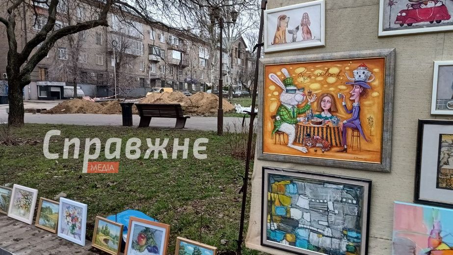 В Запорожье художники собрали подписи против туалета рядом со своим вернисажем