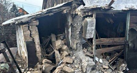 Російський дрон зруйнував будинок у Запоріжжі &ndash; кадри