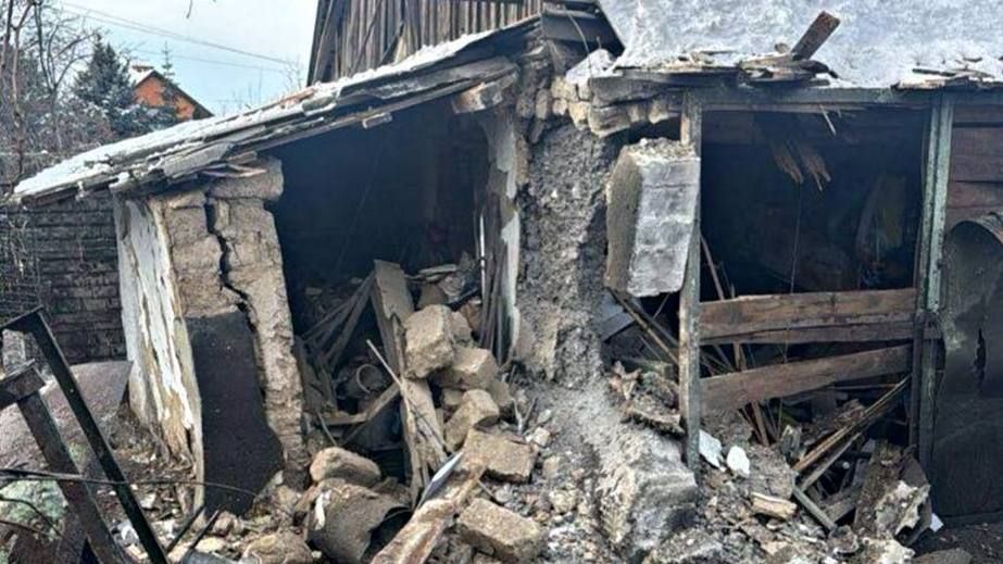 Российский дрон разрушил дом в Запорожье &ndash; кадры