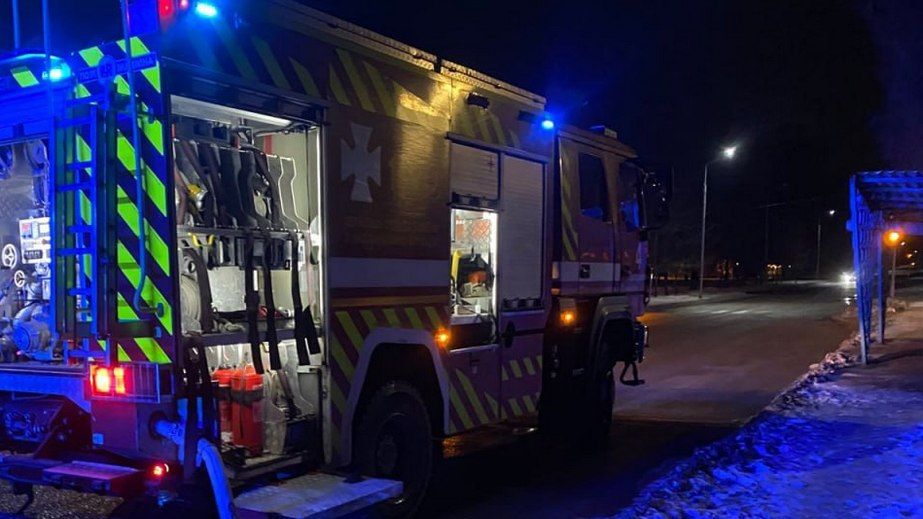 Вантажівка та господарча споруда горіли в Запоріжжі