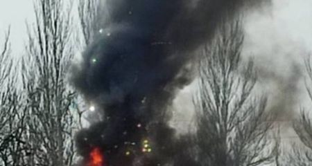 Ворог атакував спальний район Запоріжжя: загорілася автівка