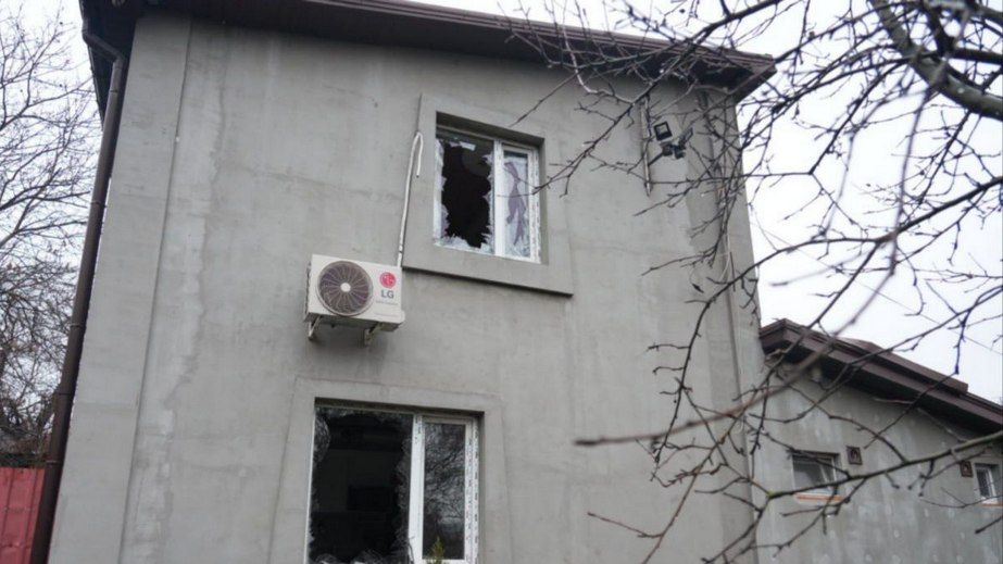 Пошкоджені будинки та вибиті вікна: ворожий БпЛА атакував Запоріжжя