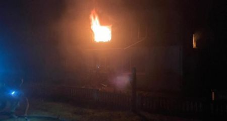 Пострадала женщина: жилые дома горели после ударов РФ на Запорожье