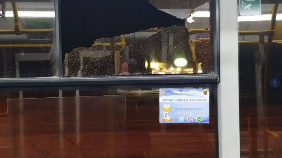 Запорізькі вандали пошкодили автобуси на популярному маршруті