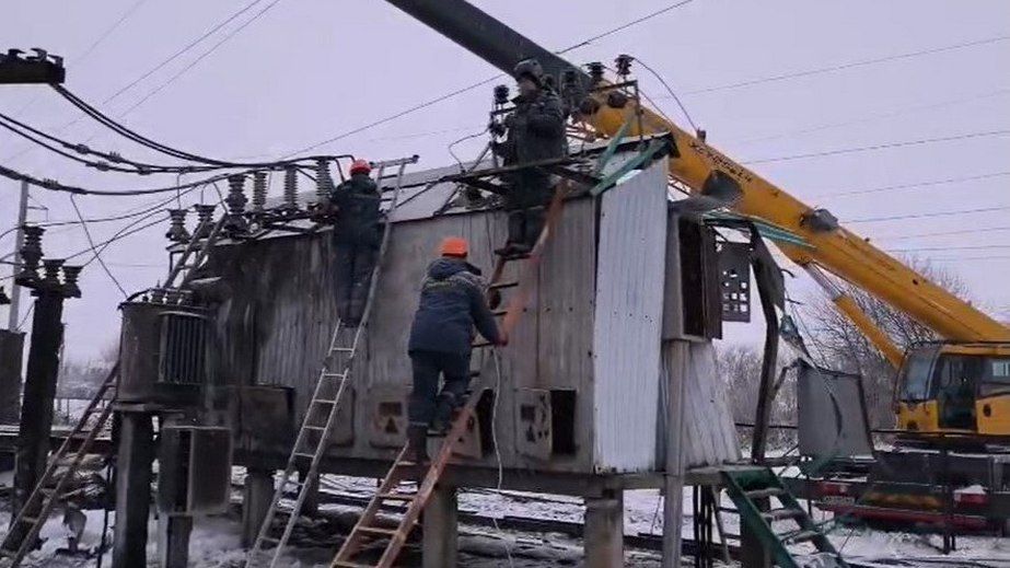 Вражеские удары обесточили почти 62 тыс. семей на Запорожье