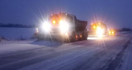 Пів сотні спецмашин розчищають дороги на Запоріжжі