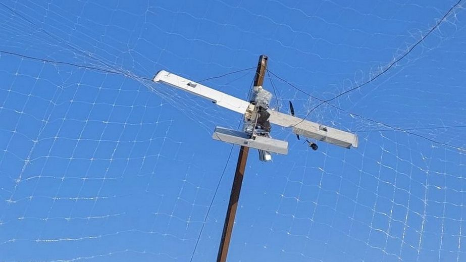 Как вражеские "Молнии" путаются в антидроновых сетках на Запорожье &ndash; кадры