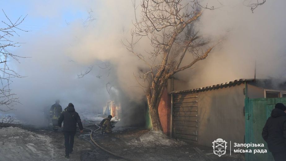 Вибиті вікна та пожежа: росіяни вдарили дроном по Запоріжжю