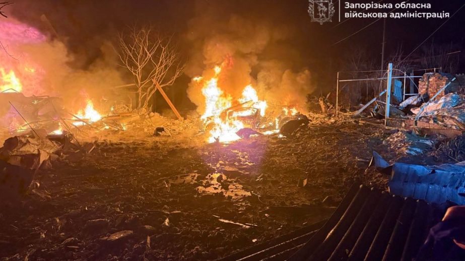 Палають автівки, є жертва: РФ атакувала приватний сектор Запоріжжя