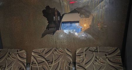 Невідомі понівечили автобус у центрі Запоріжжя