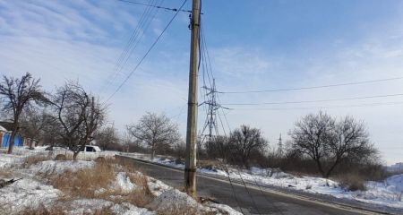 Обстрелы и аварии: запорожские энергетики запитали более 12 тысяч домов