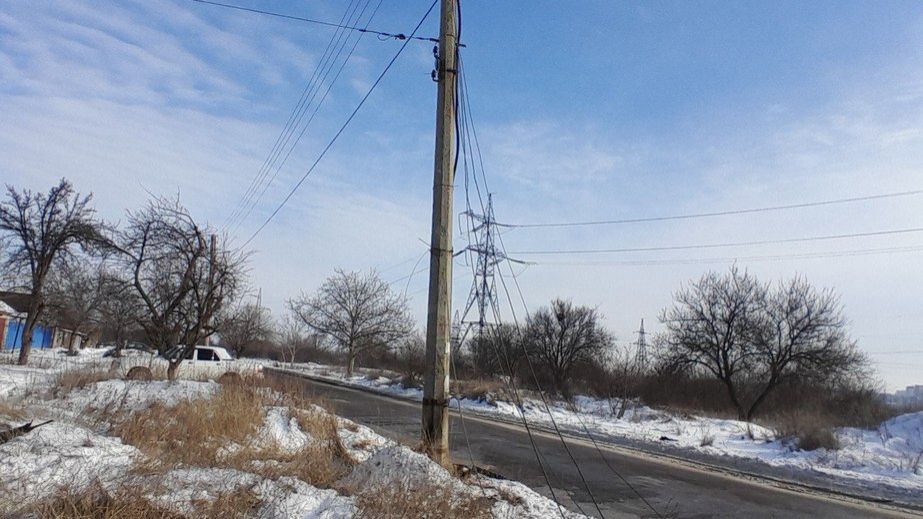 Обстріли й аварії: запорізькі енергетики заживили понад 12 тисяч домівок