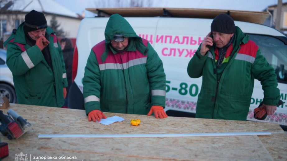 Майже 20 будинків: наслідки "прильотів" долають у приватному секторі Запоріжжя