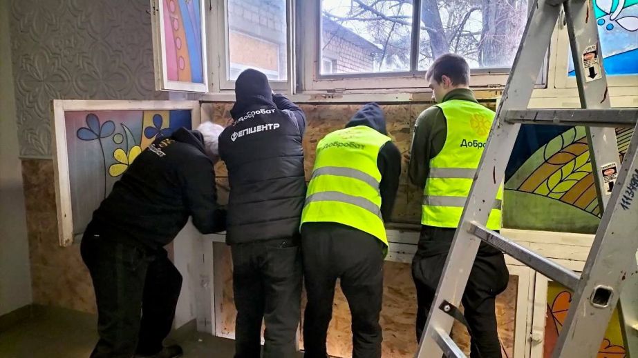 Вдруге постраждав від обстрілів: волонтери відновили запорізький дитсадок